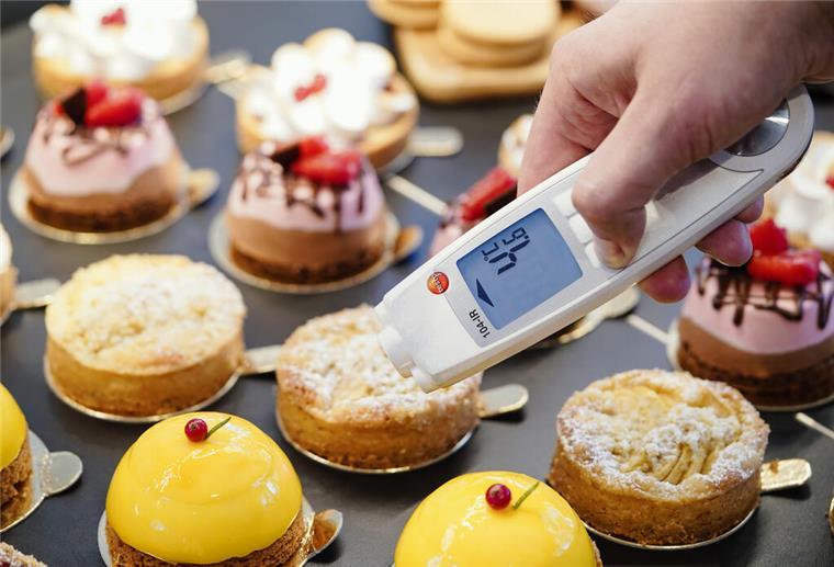 Schmutz, Schlamperei, falsche Kennzeichnung: So dreckig sind Bremens Betriebe Lebensmittelkontrolle in einer Patisserie (Symbolfoto)