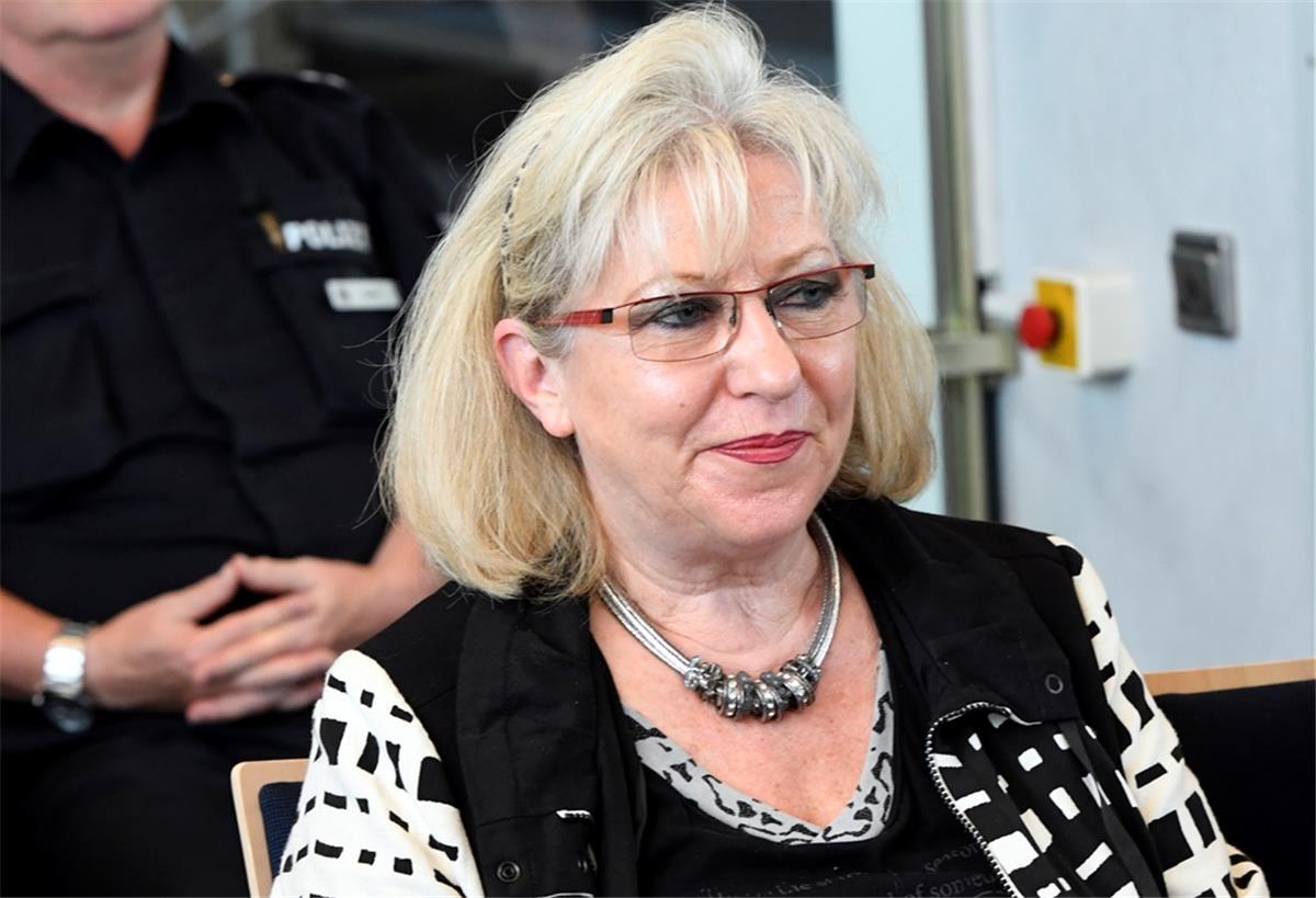 Beate Gissel-Baden hatte mehrfach gegen das Briefgeheimnis verstoßen und Post ihrer Mitarbeiter geöffnet. Dafür muss sie jetzt 4000 Euro Strafe zahlen.