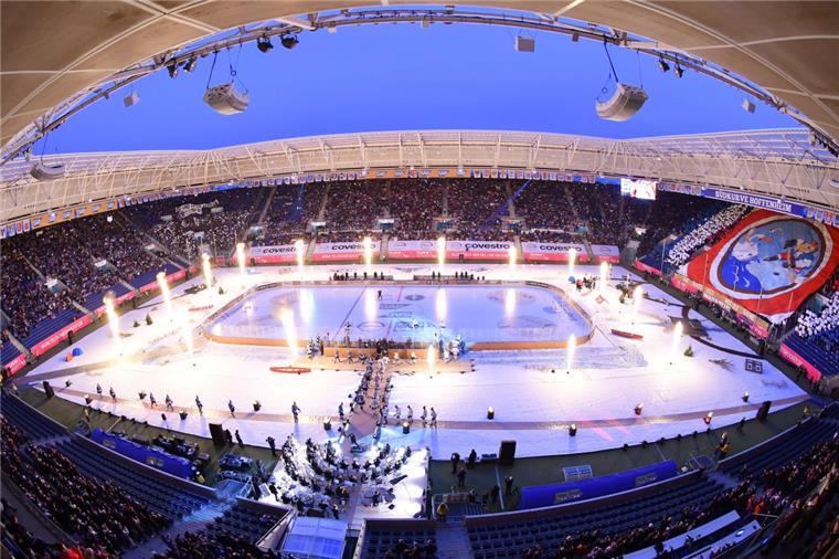Beeindruckende Kulisse:  In der Rhein-Neckar-Arena in Sinsheim trafen die Schwenninger Wild Wings und die Adler Mannheim beim Winter Game aufeinander.