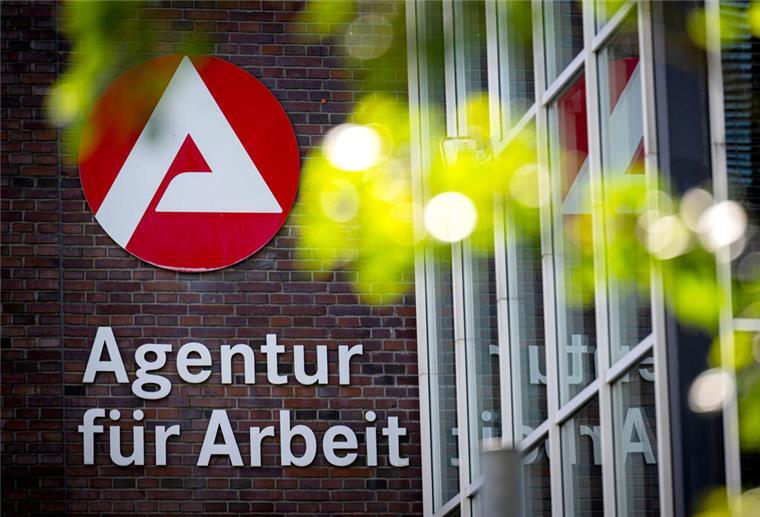 Beendete Verträge und schwache Konjunktur belasten den Bremer Arbeitsmarkt.