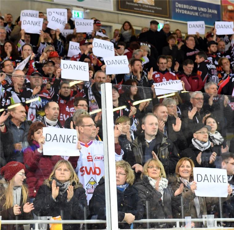 Zusammenfassung: Das war der Freitag im nord24-Land Begeisterte Fans in der Eisarena.