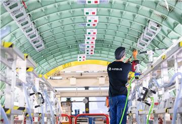 Bei Airbus in Deutschland sind viele Arbeitsplätze in Gefahr.