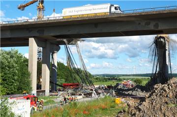 Bei dem Gerüsteinsturz auf der Baustelle einer neuen Autobahnbrücke in Unterfranken ist ein Bauarbeiter ums Leben gekommen. 