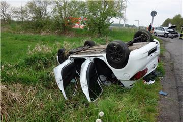 Bei dem heftigen Zusammenprall wurde ein Auto in den Graben geschleudert.