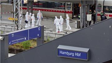 Bei dem Messerangriff vom 23. Mai 2025 wurden nach jüngsten Angaben der Staatsanwaltschaft 19 Menschen im Hamburger Hauptbahnhof verletzt. (Archivbild)