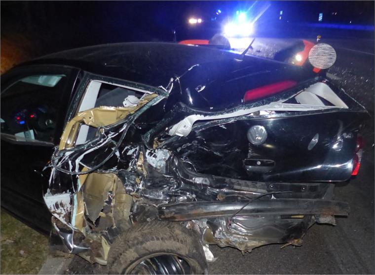 Bei dem Unfall am Freitagabend auf der A27 wurde der VW-Polo einer 65-jährigen Frau vollständig zerstört. Die Frau wurde lebensgefährlich verletzt. 