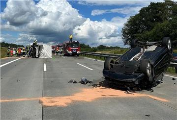 Bei dem Unfall auf der A1 wurden die Verunfallten nur leicht verletzt. 