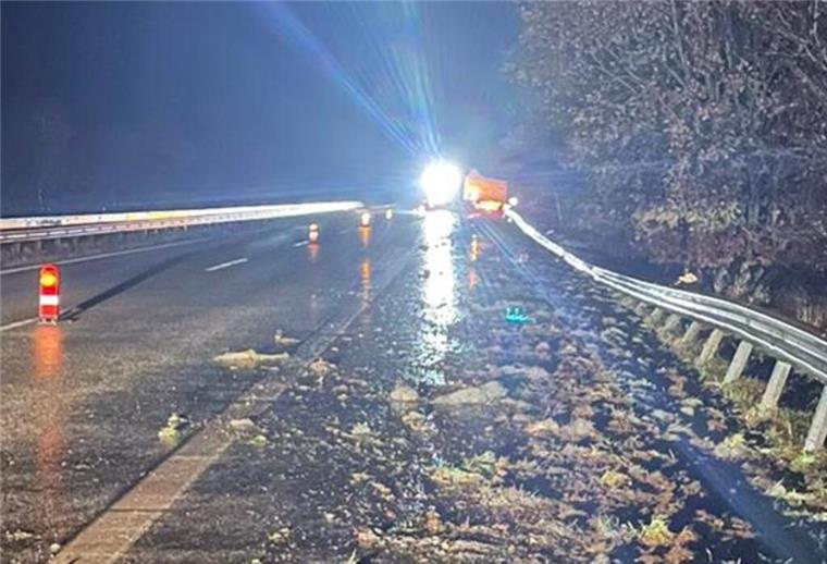 Schwertransport-Unfall: A27 wird am Abend endlich freigegeben Bei dem Unfall auf der A27 entstand erheblicher Sachschaden.