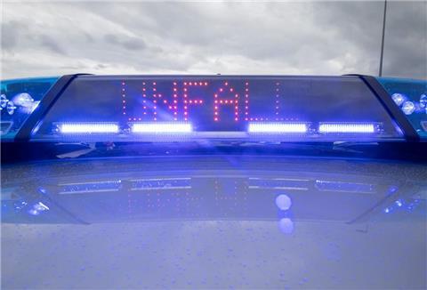 Die Leuchtschrift «Unfall» auf dem Dach eines Polizeiwagens