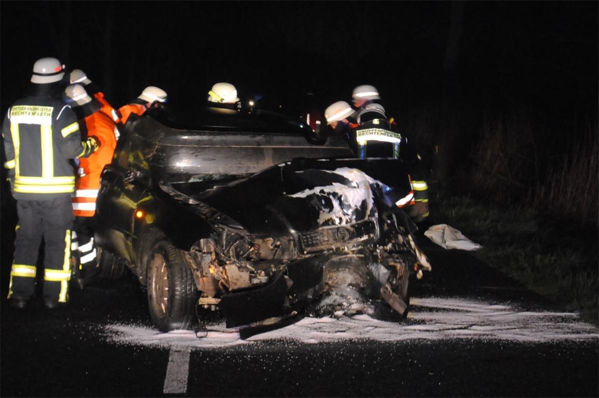 Bei dem Unfall zwischen Neuenlande und Rechtenfleth wurde das  Auto eines 23-Jährigen  völlig zerstört. 