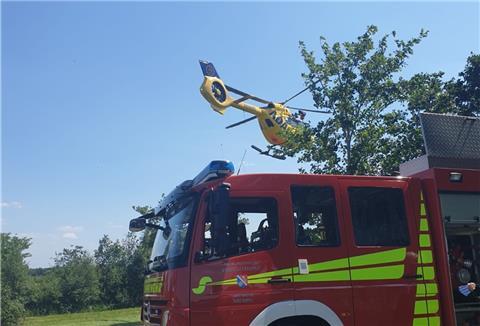 Bei dem Verkehrsunfall zwischen den Ortschaften Krempel und Wanna kam auch ein Hubschrauber zum Einsatz.