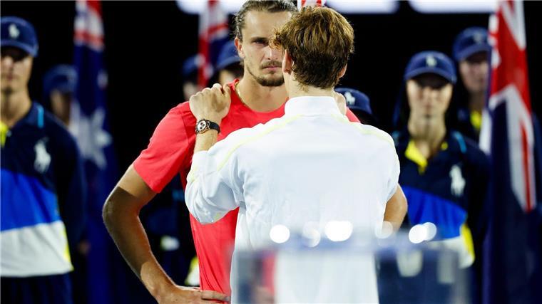 Bei den Australian Open tröstete Sinner noch den im Finale unterlegenen Zverev.