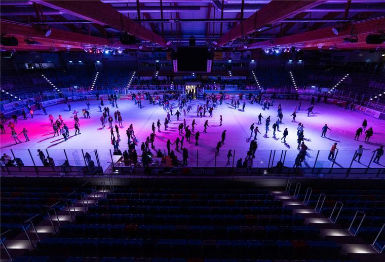 Die letzte Eisdisco der Saison in Bremerhaven Blick auf die Eisdisco