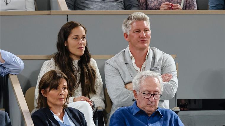 Bei den French Open feierte Ana Ivanović einen ihrer größten Erfolge - 2022 sitzt sie hier mit ihrem Mann im Publikum. 