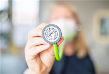 Bei den Hausärzten sind die Bronchitis-Diagnosen zurückgegangen. Die Hygieneregeln reduzieren Infektionen allgemein.