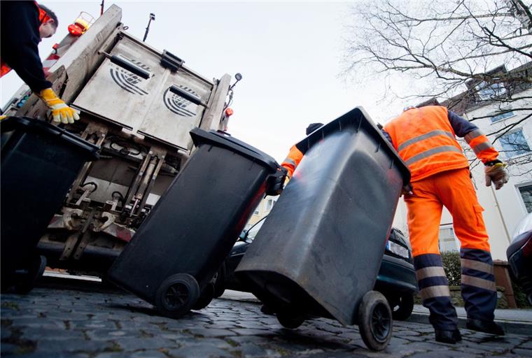 Bei den Müllgebühren müssen die Bremerhavener nach einer aktuellen Vergleichsstudie tiefer in die Tasche greifen als Menschen in anderen Städten.