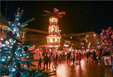 Bei den Weihnachtsmarkt-Standbetreiber und Geschäftsleute in der Innenstadt regt sich Unmut.