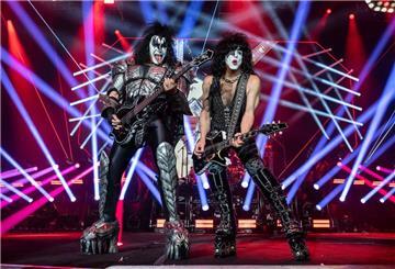 Bei der Abschiedstournee traten Kiss noch mit Make-up auf. (Archivbild)