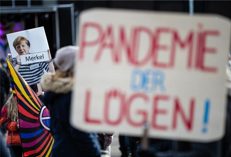Bei der Demo in Bremen waren insgesamt bis zu 30.000 Teilnehmer erwartet worden.