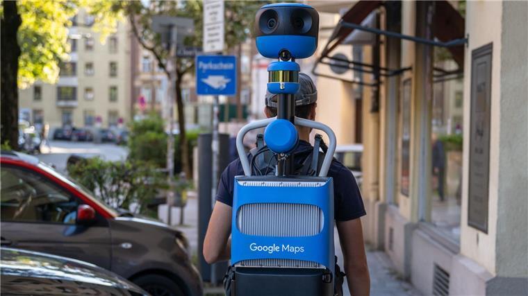 Vom Schreibtisch in die Hosentasche: 20 Jahre Google Maps Bei der Erfassung der Daten und Bilder für Google Maps hat Google nicht nur auf Kameraautos und Fußgänger gesetzt, sondern auch auf Schneemobile, Boote, Schafe, Kamele und sogar Pfadfindergruppen.