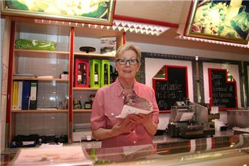 Bei der Fleischerei Dobschinski gibt es nicht nur Fleischwaren, sondern auch Feinkost und warme Mahlzeiten.