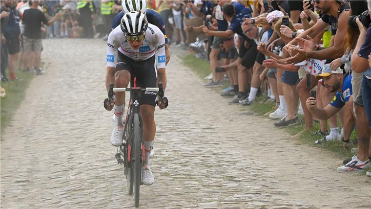 Pogacar erstmals in der Hölle des Nordens - „Nichts bereuen“ Bei der Kopfsteinpflaster-Etappe der Tour de France 2022 wusste Tadej Pogacar zu überzeugen.