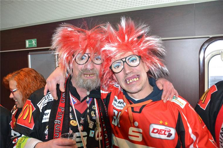 Pinguins-Fans reisen per Sonderzug nach Augsburg Bei der letzten Sonderzug-Fahrt begleiteten 1300 Fans die Fischtown Pinguins zum Auswärtsspiel nach Köln.