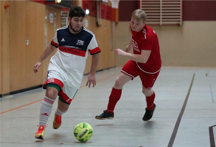 Kein Fußball mehr beim Blexer Turnerbund Bei der Nordenhamer Stadtmeisterschaft im Januar mischte der Blexer TB (rechts Justin Husmann) noch eifrig mit.