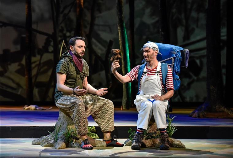 Wegen Corona: „Robin Hood“ im Stadttheater abgesagt Bei der Premiere war noch alles in Ordnung für Dominik Lindhorst-Apfelthaler (Robin Hood) und Peter Lindhorst (Mitch).