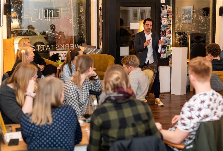 Bei „Science goes public“ halten Wissenschaftler Vorträge in Kneipen.