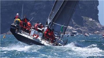 Bei der Segel-Regatta Sydney-Hobart gab es den Veranstaltern zufolge zwei Todesfälle.