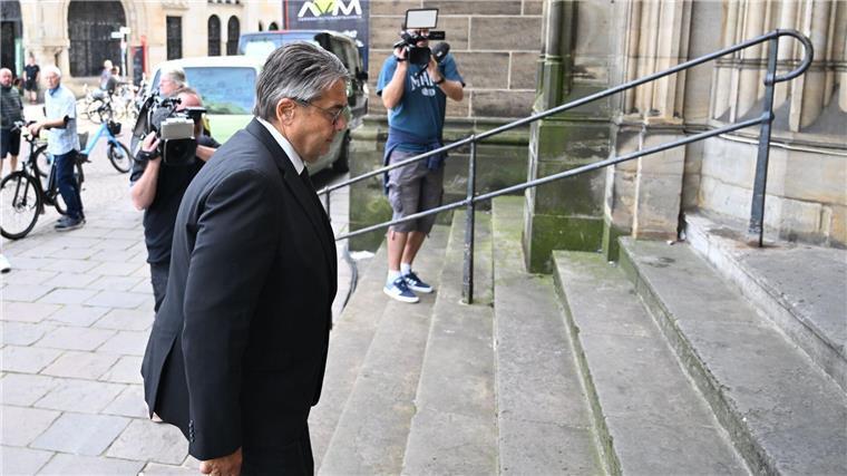 Bei der Trauerfeier für Willi Lemke zu Gast: Der frühere Bundesaußenminister Sigmar Gabrial.