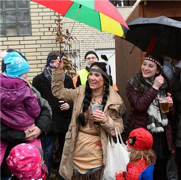 Bei der Wahl der Kostüme zeigten die Fußgruppen viel Fantasie. Foto Scheer