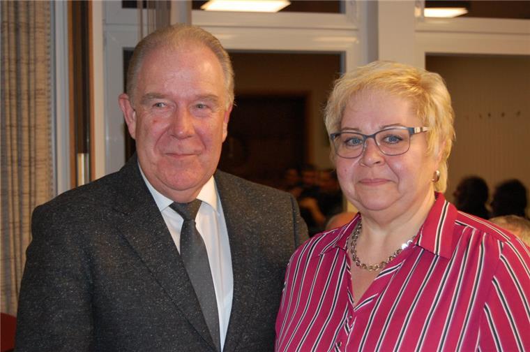 Bei der Wahl im Jahr 2018 war die Welt noch in Ordnung, nun gibt es Streit zwischen Bürgermeister Klaus Rübesamen und der Gleichstellungsbeauftragten Ilona Fritz.