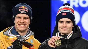 Bei der WM holte Wellinger Silber und Lindvik Gold.