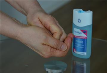 Bei Desinfektionsmitteln gibt es Lieferengpässe. Apotheken bekommen nur noch kontingentierte Mengen zugeteilt. Gleiches gilt für Atemmasken.