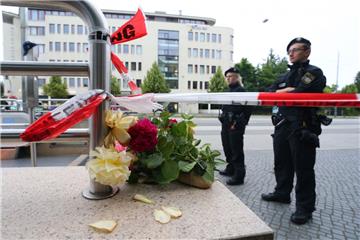 Bei einem Amoklauf in München hat ein 18-jähriger Deutsch-Iraner neun Menschen getötet. Er soll psychisch gestört gewesen sein. 