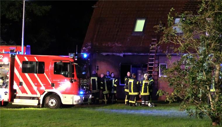 Bei einem Brand in einem Seniorenwohnheim im Landkreis Wesermarsch sind zwei Bewohner gestorben.