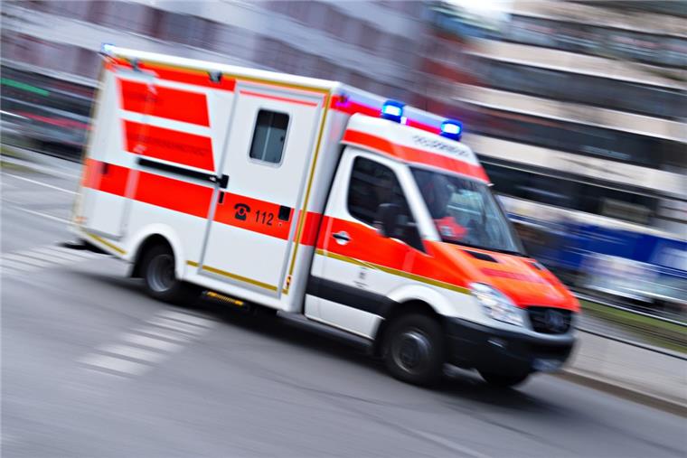 Eis und Schnee in Niedersachsen: Frau stirbt bei Frontalkollision auf B71 Bei einem glättebedingten Unfall auf der B71 ist bei Uelzen eine Frau ums Leben gekommen.