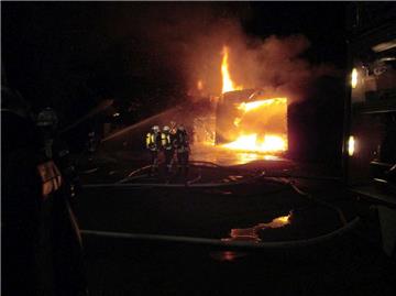 Bei einem Großfeuer in Steddorf ist eine Scheune bis auf die Grundmauern niedergebrannt. 