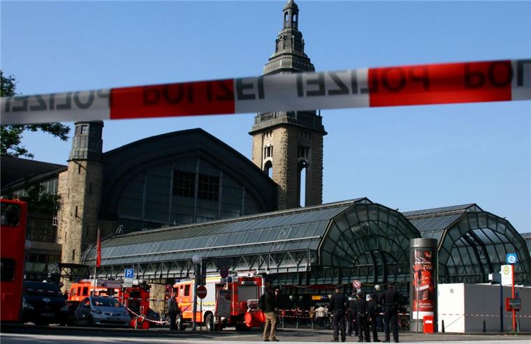 Mann stirbt bei Hotel-Brand am Hamburger Hauptbahnhof Bei einem Hotelbrand am Hamburger Hauptbahnhof kam eine Person ums Leben.
