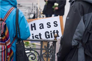 Bei einem mutmaßlich rassistischen Anschlag hat ein 43-jähriger Deutscher in Hanau mehrere Menschen und sich selbst erschossen. Das Land Bremen will auf diesen Vorfall reagieren.