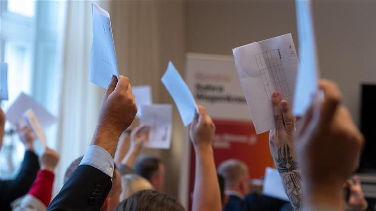 BSW gründet Landesverbände in Niedersachsen und Bremen Bei einem Parteitag in Oldenburg haben Mitglieder des Bündnisses Sahra Wagenknecht (BSW) den BSW-Landesverband Niedersachsen gegründet. Zur Veranstaltung kamen rund 50 Mitglieder.