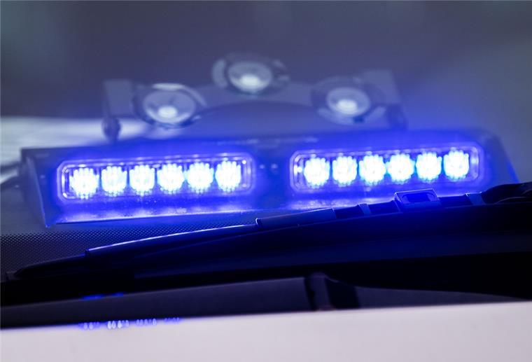  Blaulicht auf einem Fahrzeug der Polizei 