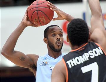 Bei einem Tryout konnte sich Darious Moten (links) für einen Vertrag in Bremerhaven empfehlen. Der Forward will sich in der Bundesliga durchsetzen.