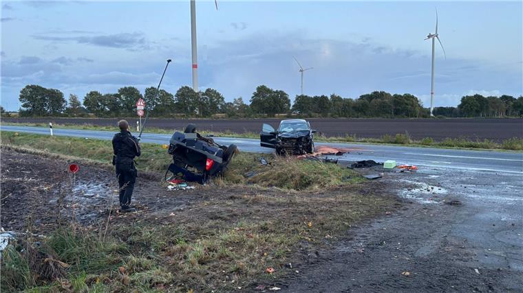 Tödlicher Unfall im Landkreis Stade Bei einem Unfall im Landkreis Stade ist ein Mann tödlich, ein anderer schwer verletzt worden.