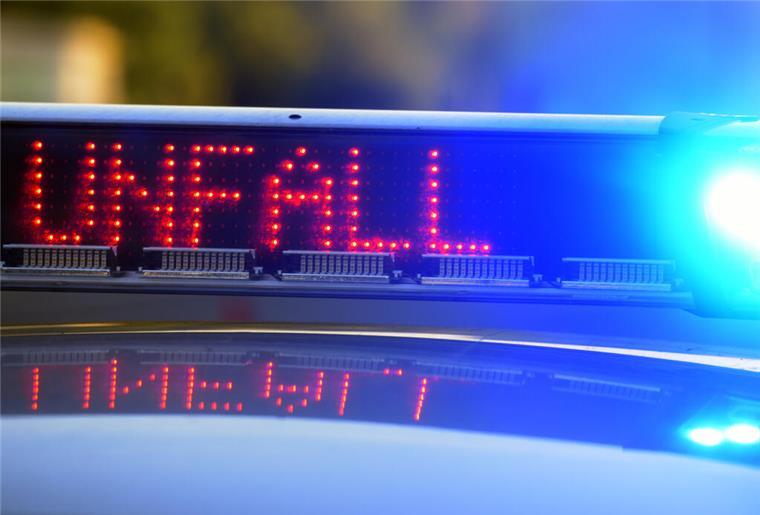 Bei einem Unfall in Butjadingen ist eine Motorradfahrerin tödlich verletzt worden.