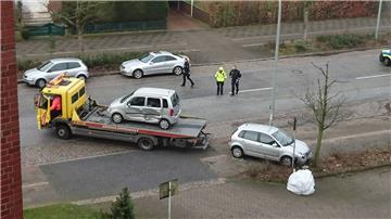Bei einem Verkehrsunfall auf der Rheinstraße in Bremerhaven-Geestemünde wurden zwei Personen leicht verletzt. 