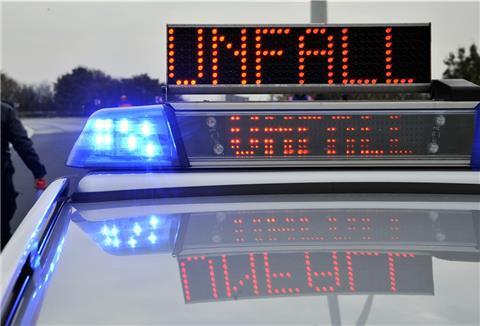 Bei einem Verkehrunfall auf der A27 in Höhe Altenwalde sind zwei Personen leicht verletzt worden.