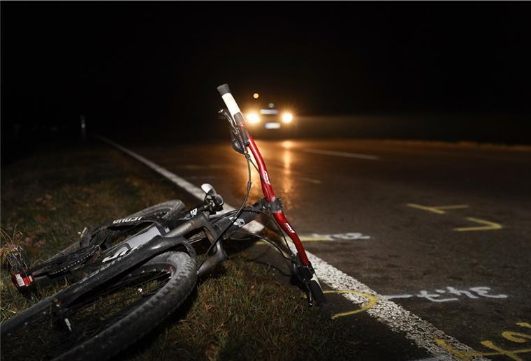 Bei einem Zusammenstoß zwischen Auto und Radfahrer, hat der Radler oft das Nachsehen.